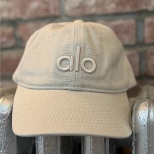 ALO Off Duty Cap in San Dollar (unworn)